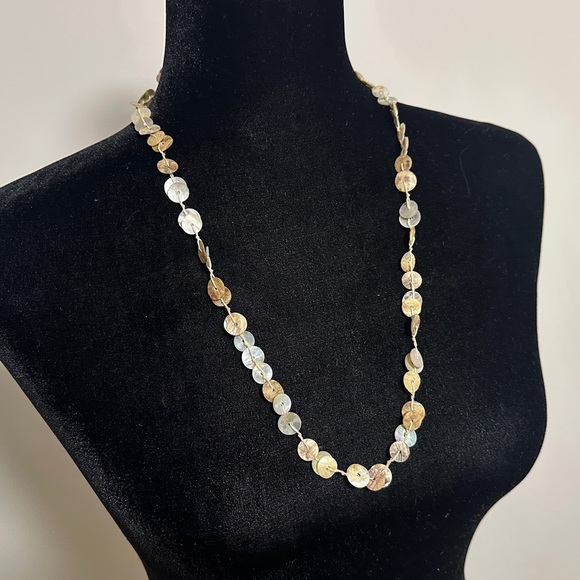 Set of Two Vintage Shell Necklaces - Picture 3 of 5